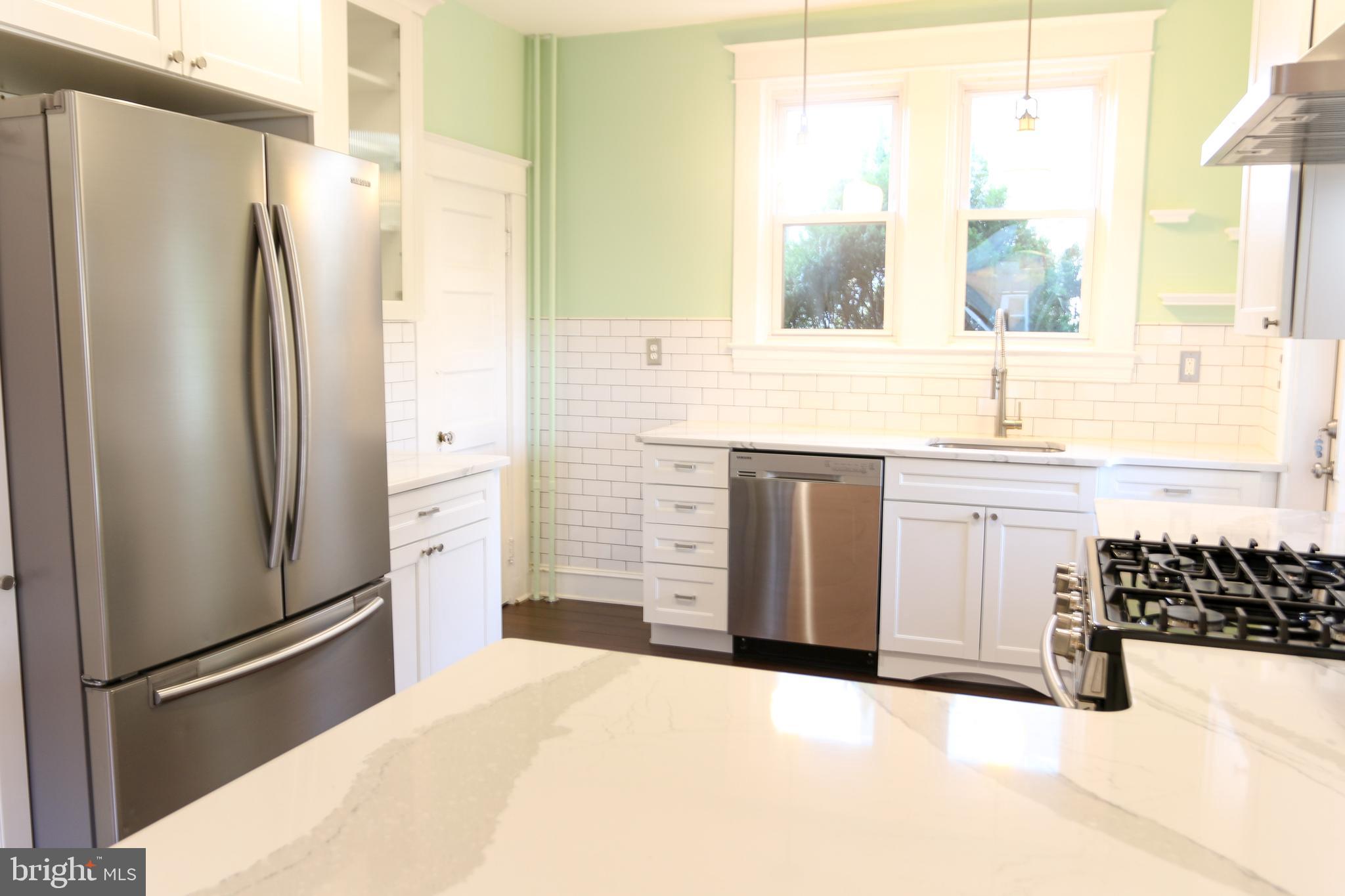 13 Mallow Hill Road Baltimore, MD 21229 - Photo 5 of 35 Beautiful Quartz Counters