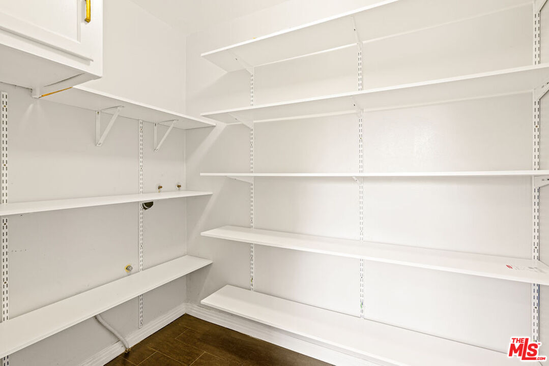 5343 Blanco Way Culver City, CA 90230 - Photo 14 of 30 a view of an empty walk in closet