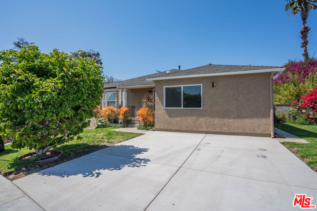 5343 Blanco Way Culver City, CA 90230 - Photo 2 of 30 a front view of a house with a yard