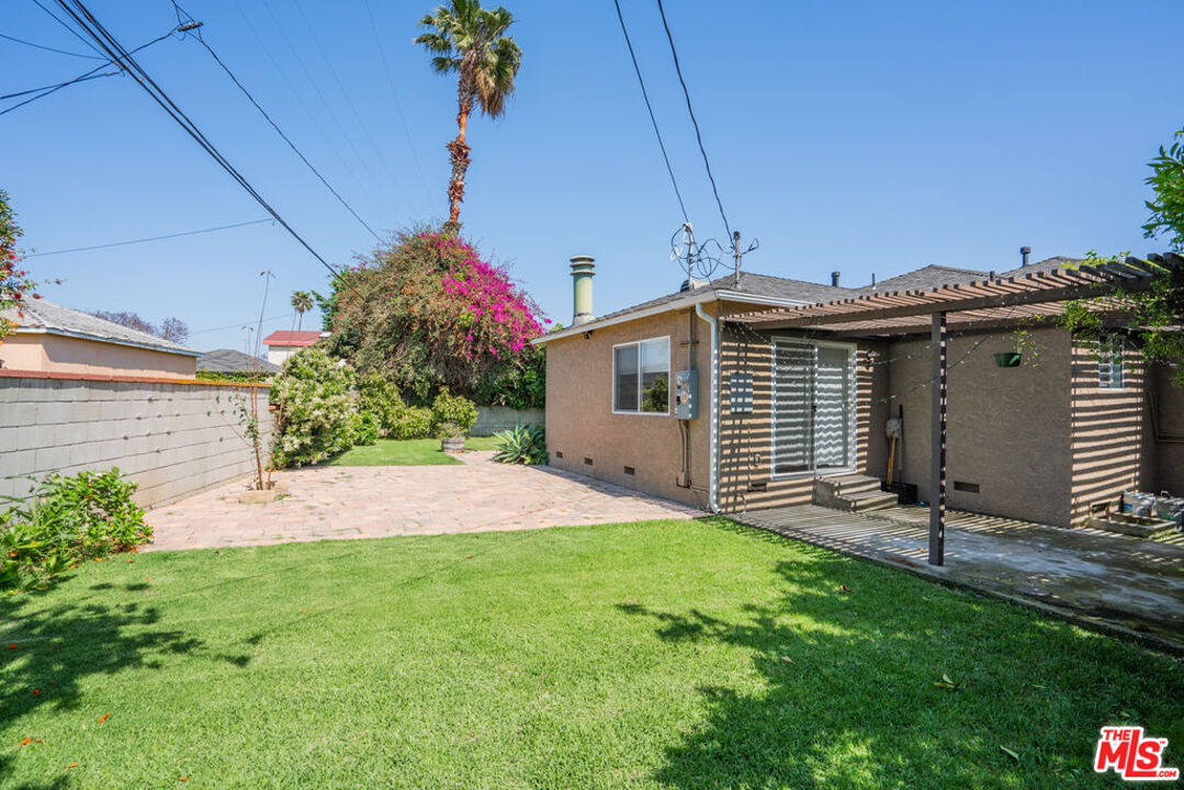 5343 Blanco Way Culver City, CA 90230 - Photo 29 of 30 a front view of a house with garden