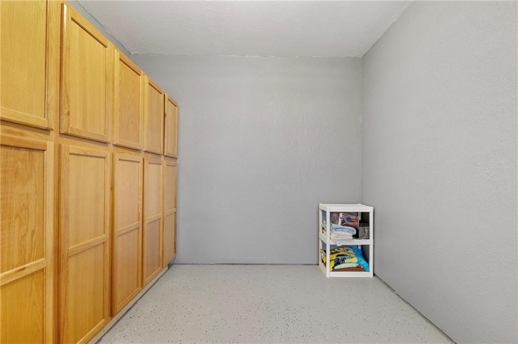 39 Front Street Rockport, TX 78382 - Photo 24 of 38 a view of an empty room