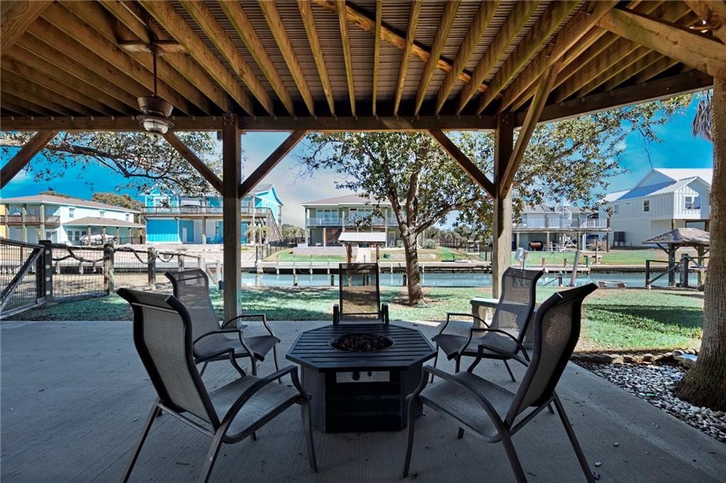 39 Front Street Rockport, TX 78382 - Photo 33 of 38 a patio with table and chairs