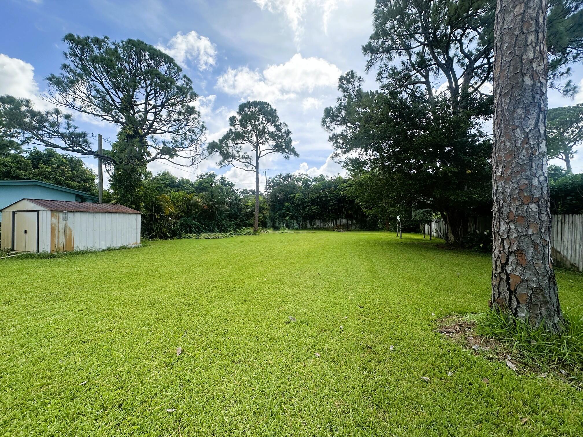 5586 3rd Road Lake Worth, FL 33467 - Photo 35 of 35 Yard