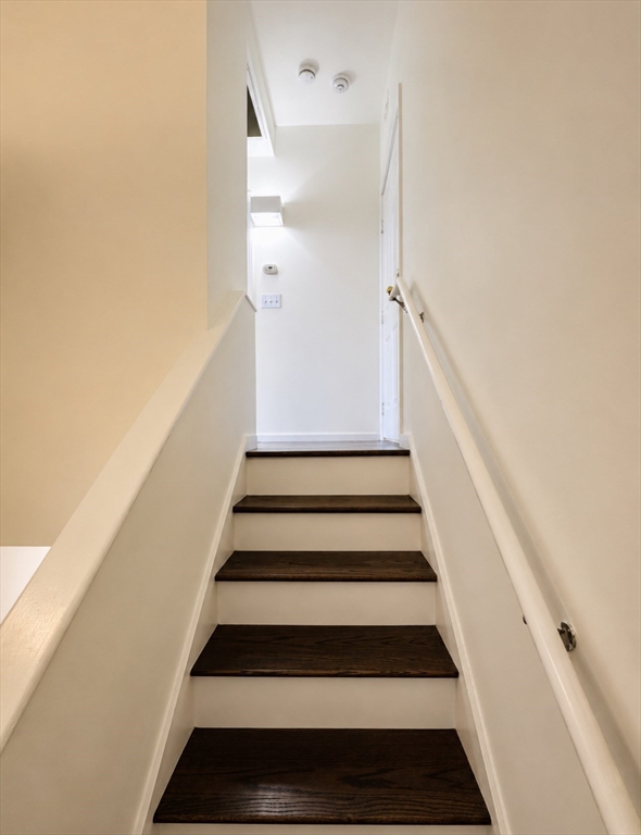 5 Davis Avenue, Unit 1A Brookline, MA 02445 - Photo 6 of 9