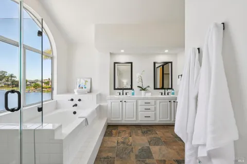 $1,799,000 | 35 Caribe Isle, Novato, CA 94949