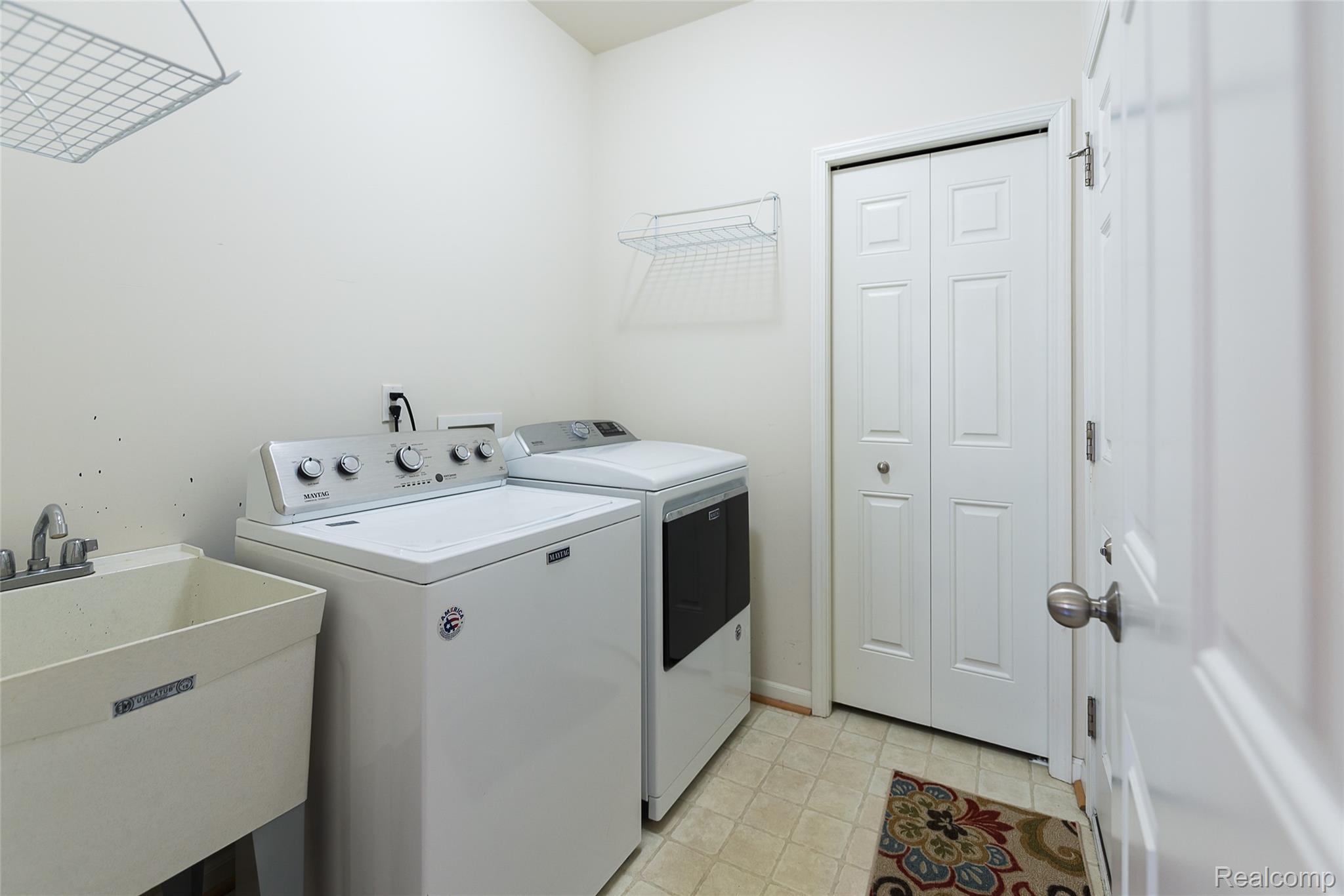 20605 Golf Ridge Circle Livonia, MI 48152 - Photo 17 of 42 Laundry Room