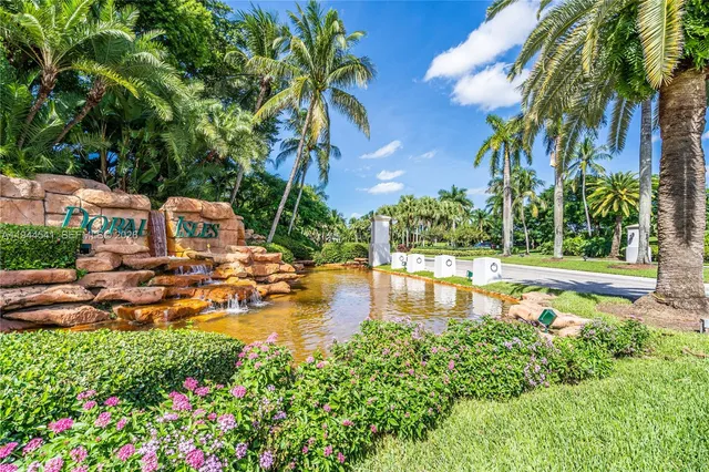 a view of a house with a big yard