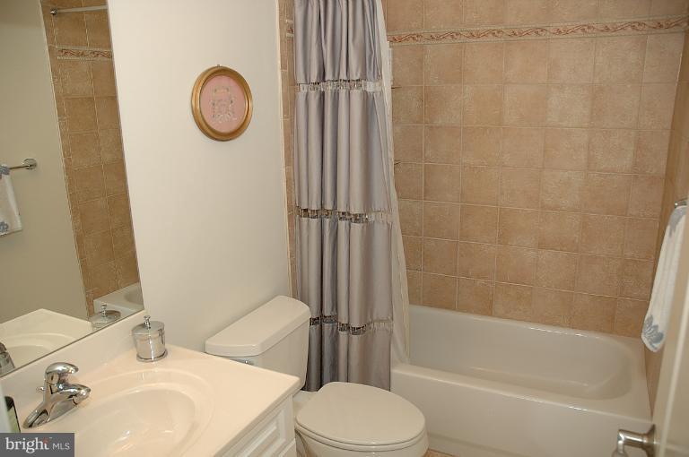 9903 Old Georgetown Road Bethesda, MD 20814 - Photo 16 of 19 Bath