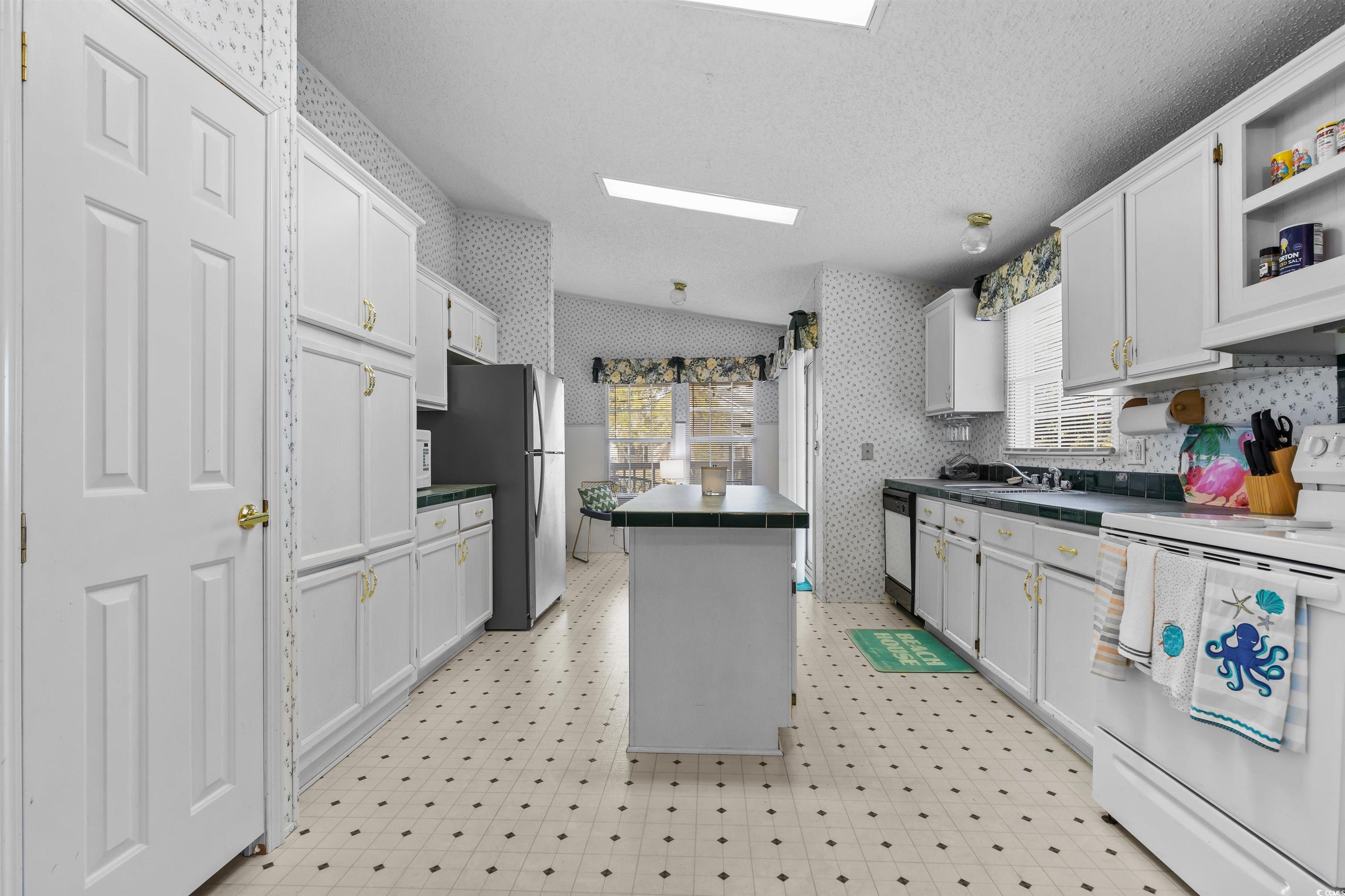 627 Mariner Avenue Murrells Inlet, SC 29576 - Photo 12 of 35 Gallery Image 12
