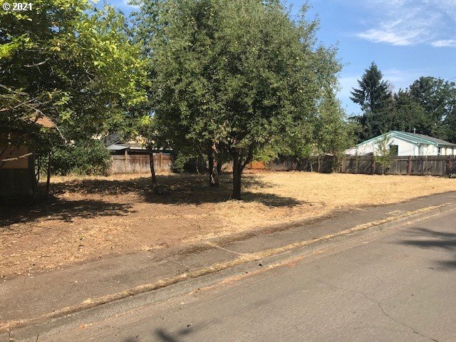 204 North 55th Street Springfield, OR 97478 - Photo 5 of 21