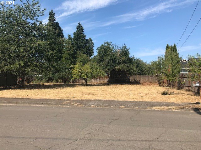 204 North 55th Street Springfield, OR 97478 - Photo 7 of 21