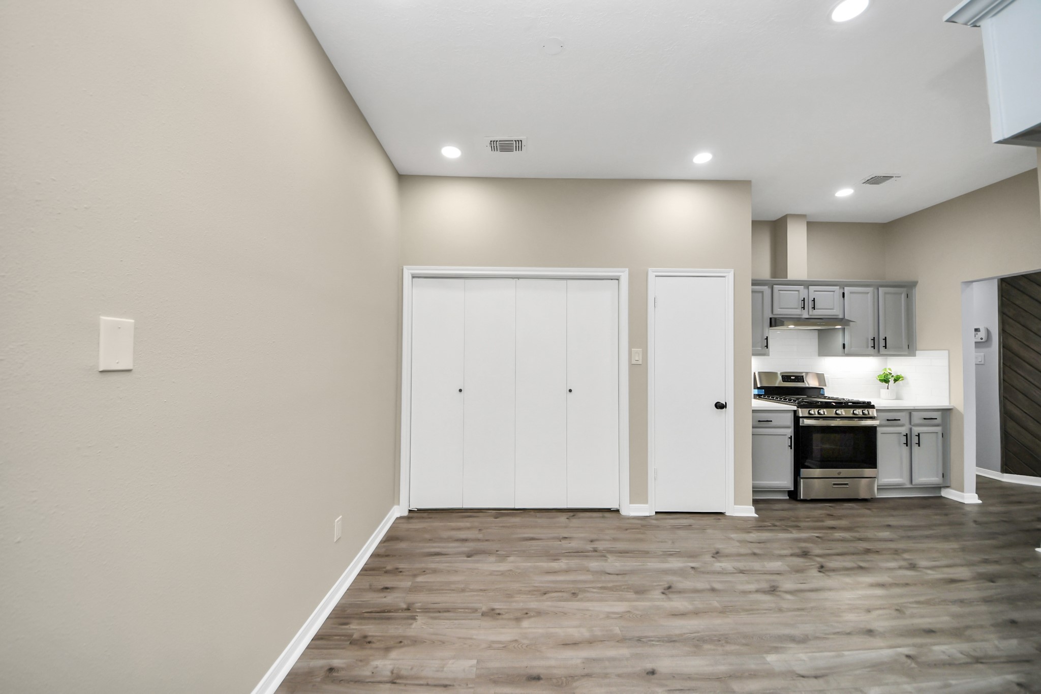 11830 Plumpoint Drive Houston, TX 77099 - Photo 20 of 40 a view of kitchen with wooden floor