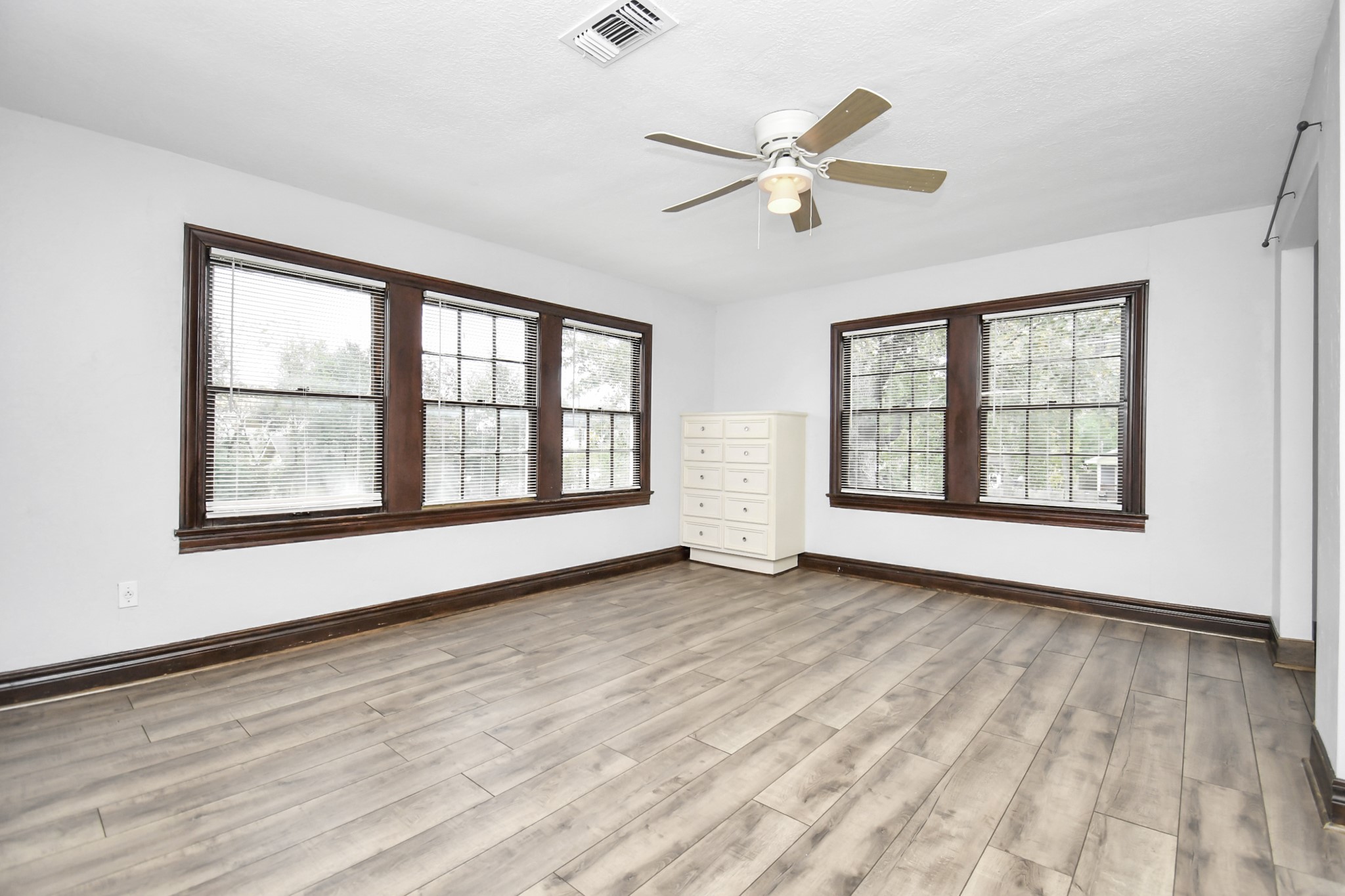 109 Amundsen Street Houston, TX 77009 - Photo 12 of 40
