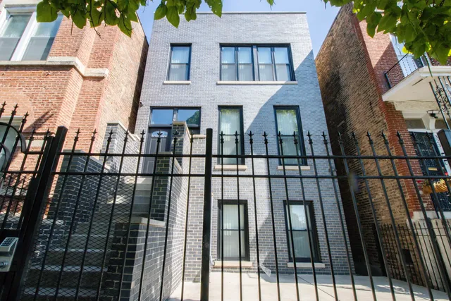 $699,999 | 321 South Richmond Street, Chicago, IL 60612