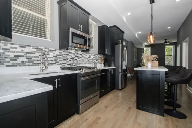 $699,999 | 321 South Richmond Street, Chicago, IL 60612