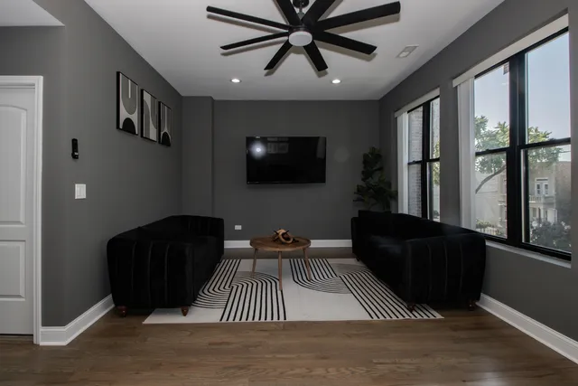 $699,999 | 321 South Richmond Street, Chicago, IL 60612