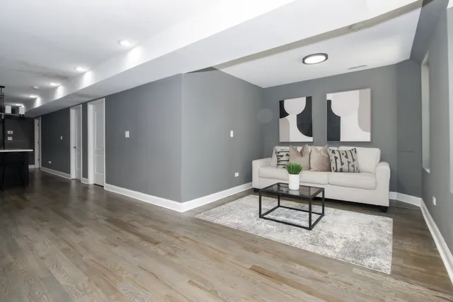 $699,999 | 321 South Richmond Street, Chicago, IL 60612