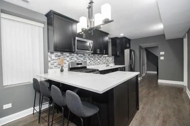 $699,999 | 321 South Richmond Street, Chicago, IL 60612