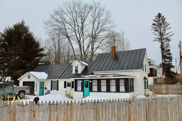 $264,000 | 154 Greenwood Avenue, Farmington, ME 04938