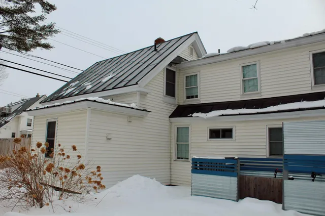 $264,000 | 154 Greenwood Avenue, Farmington, ME 04938