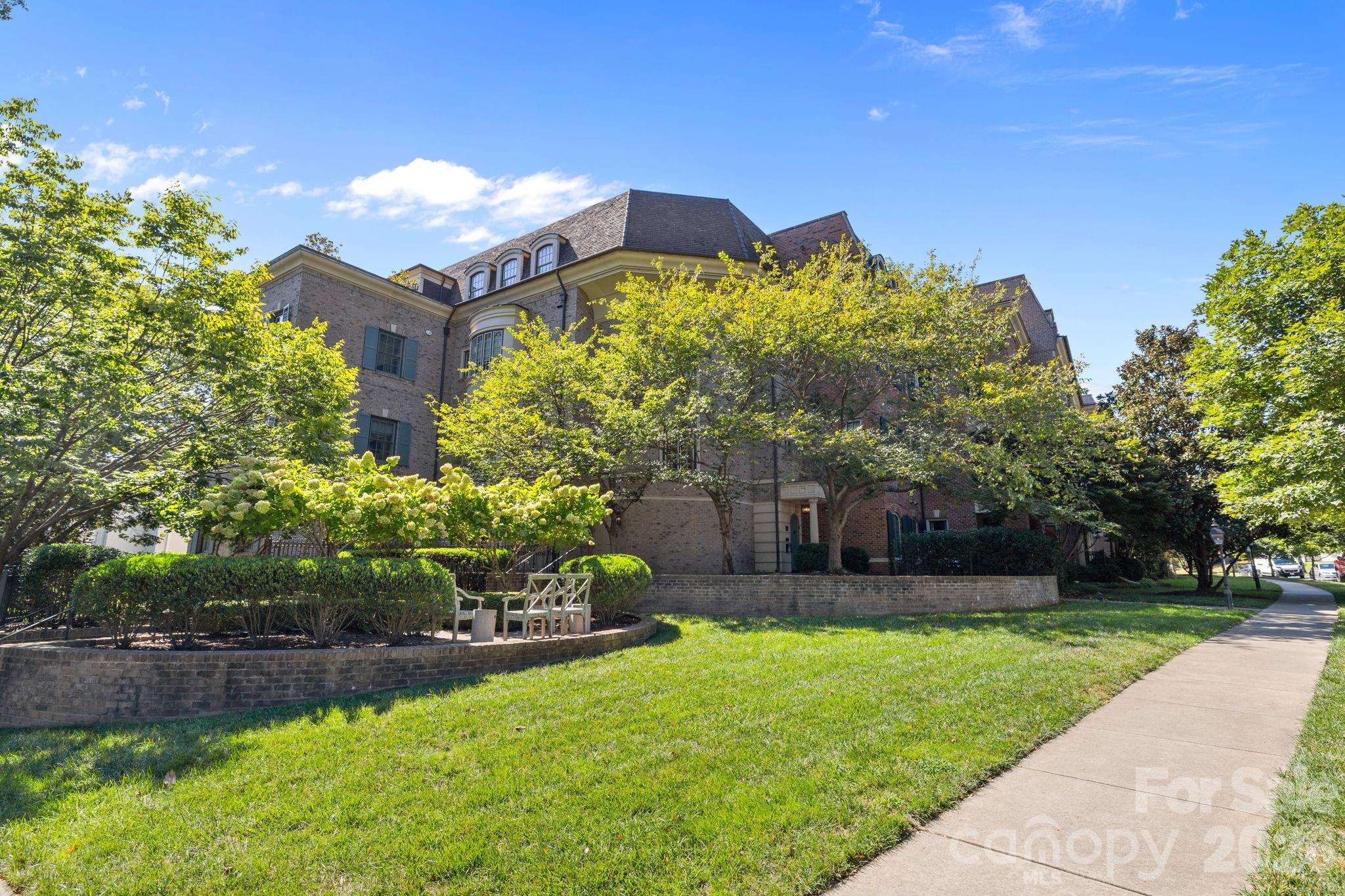 168 Cherokee Road Charlotte, NC 28207 - Photo 2 of 40 Gallery Image 2