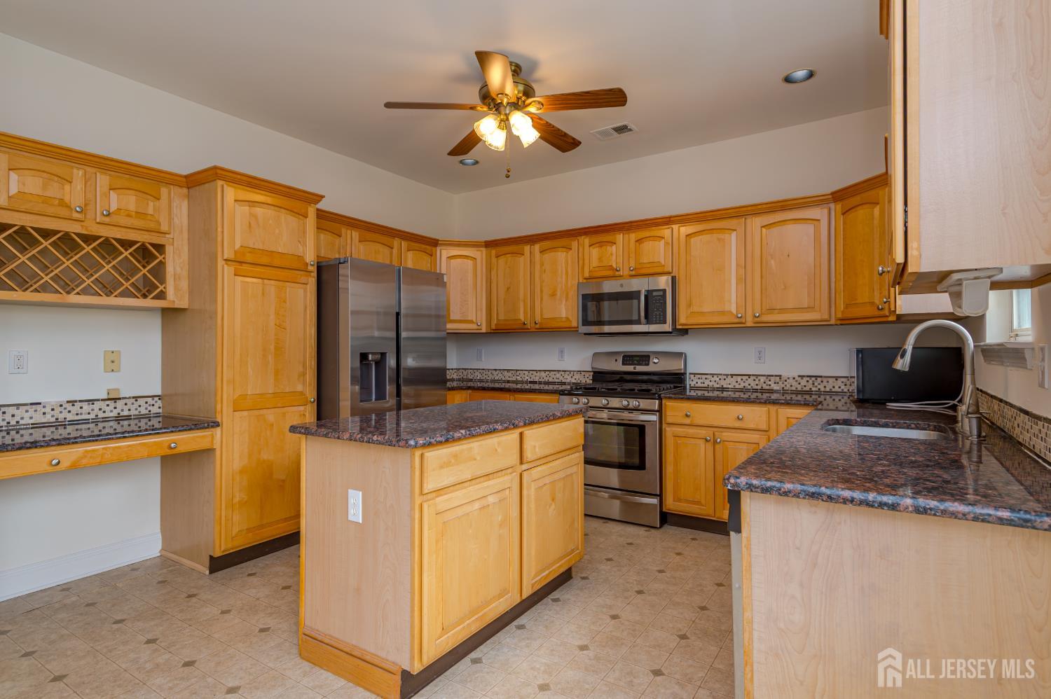 71 Manley Road Pennington, NJ 08534 - Photo 9 of 28