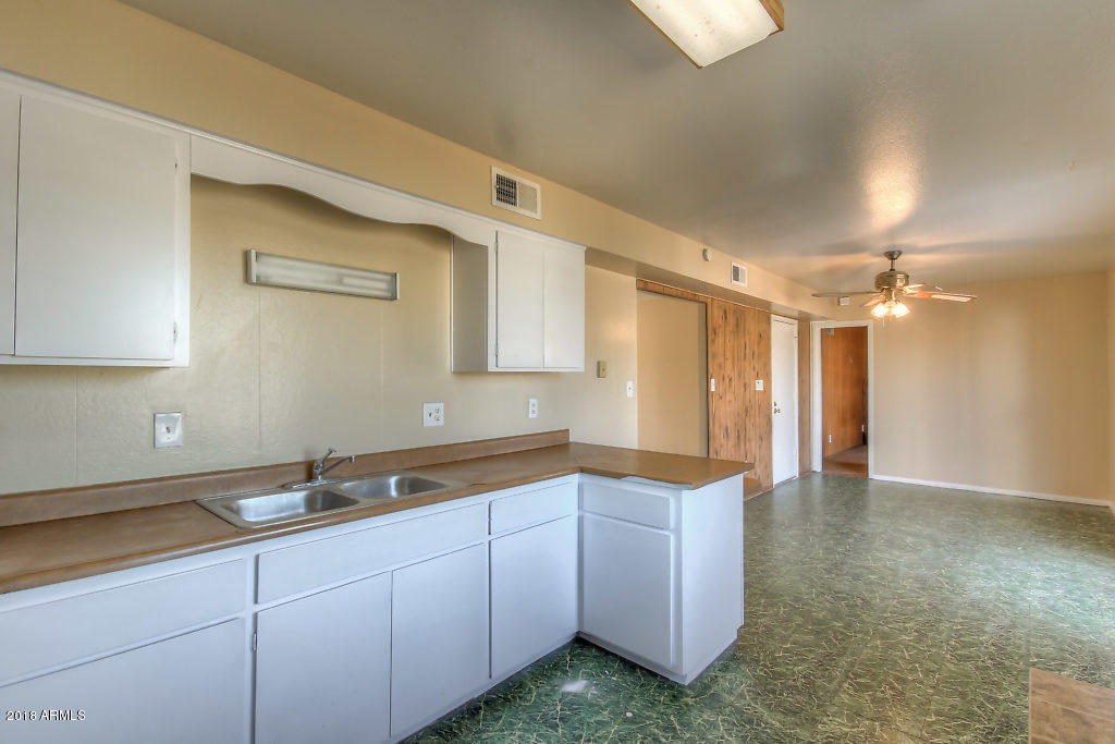 6426 West Cheery Lynn Road Phoenix, AZ 85033 - Photo 5 of 14 Family room (2)-SMALL
