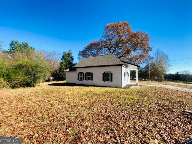 a house view with a outdoor space