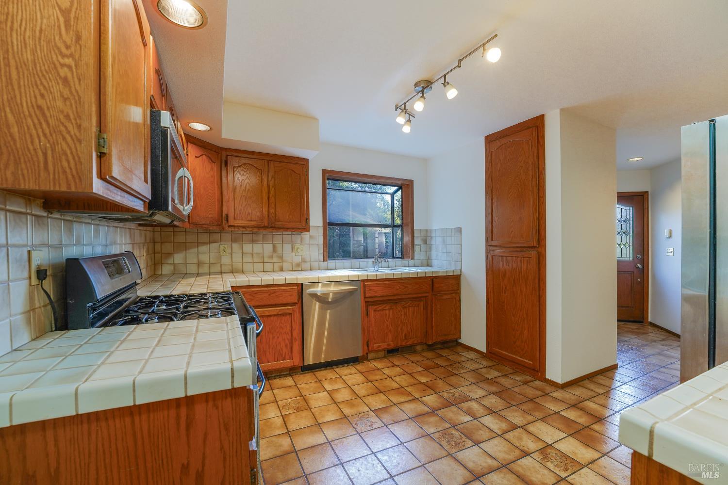 301 Toyon Road Ukiah, CA 95482 - Photo 6 of 46