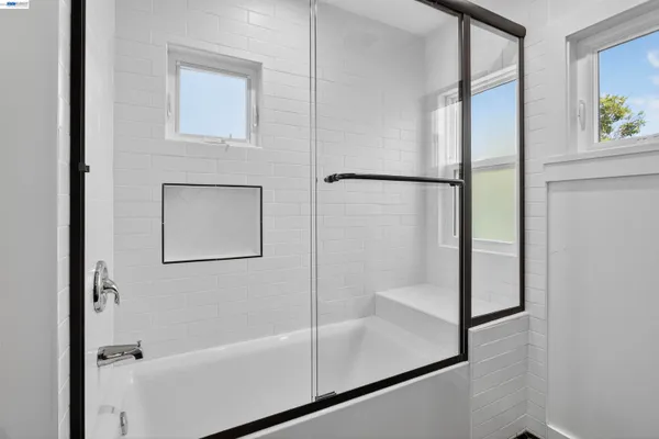 $1,275,000 | 914 61st Street, Oakland, CA 94608