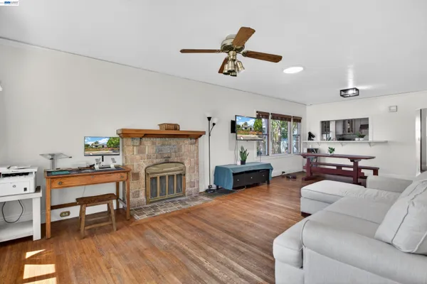 $1,275,000 | 914 61st Street, Oakland, CA 94608