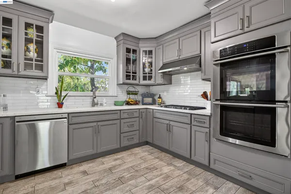 $1,275,000 | 914 61st Street, Oakland, CA 94608