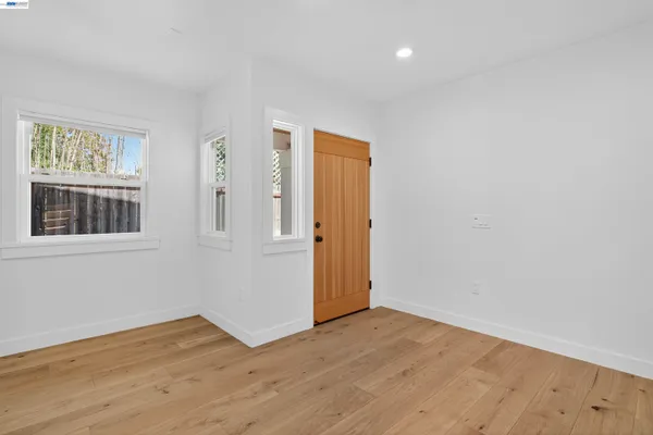 $1,275,000 | 914 61st Street, Oakland, CA 94608