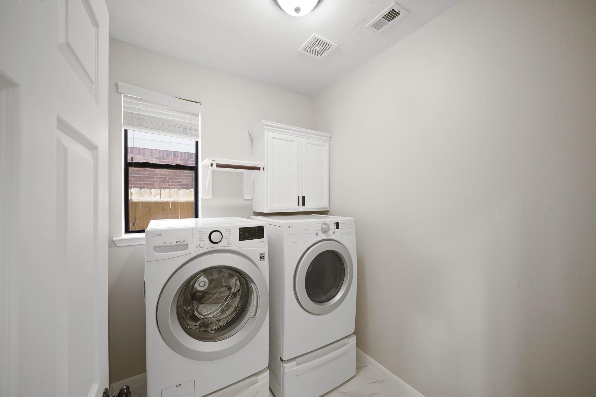 714 Coggins Point Way Sugar Land, TX 77479 - Photo 29 of 32 a utility room with dryer and washer