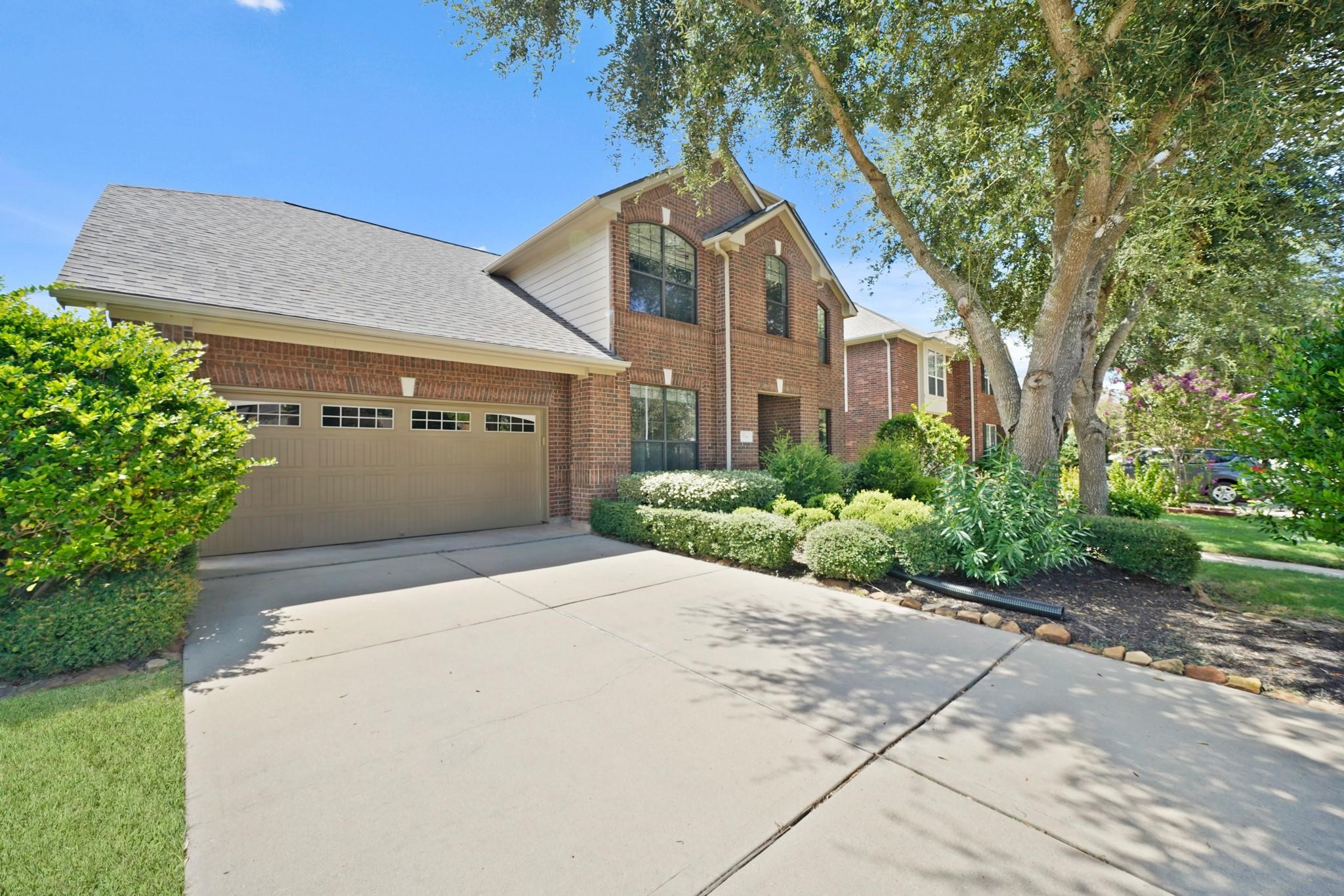 714 Coggins Point Way Sugar Land, TX 77479 - Photo 4 of 32 a front view of a house with a yard and a garage