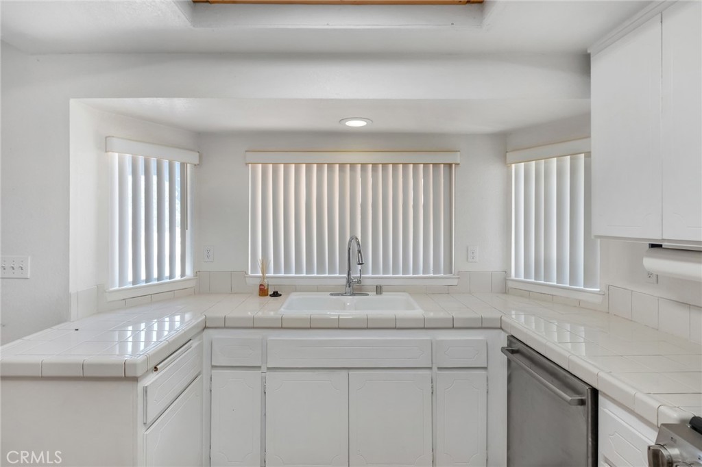 15155 Apache Road Apple Valley, CA 92307 - Photo 11 of 32