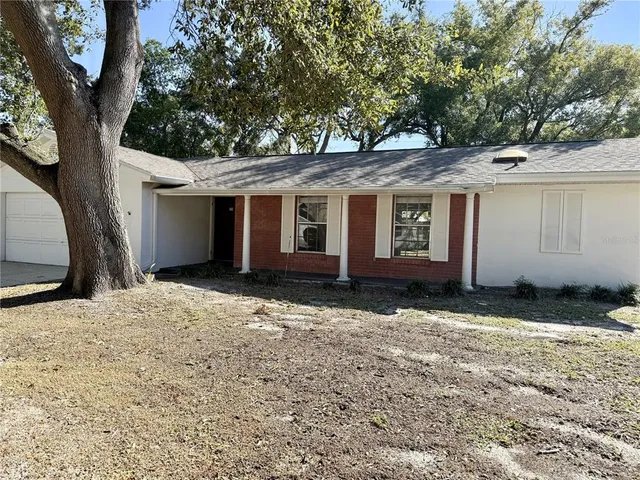 a view of a house with a yard