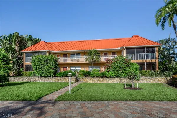 $389,000 | 805 East Gulf Drive, Unit 5D, Sanibel, FL 33957