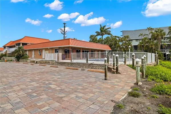 $389,000 | 805 East Gulf Drive, Unit 5D, Sanibel, FL 33957