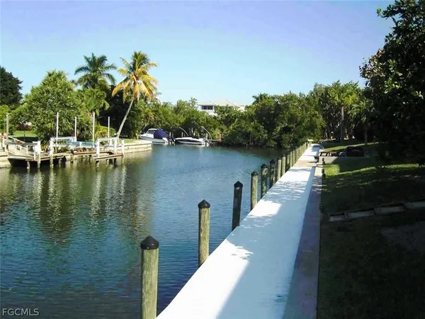$389,000 | 805 East Gulf Drive, Unit 5D, Sanibel, FL 33957