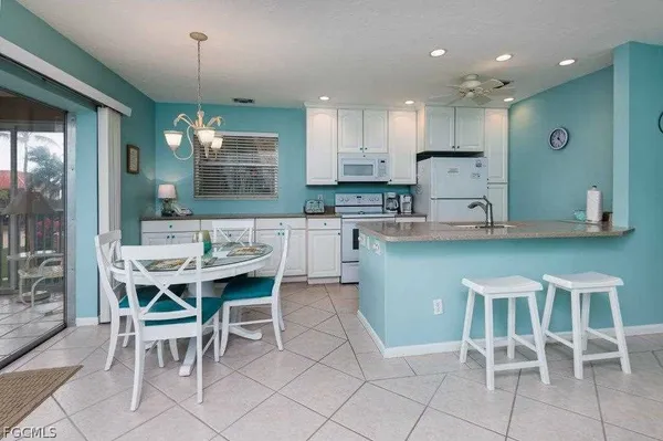 $389,000 | 805 East Gulf Drive, Unit 5D, Sanibel, FL 33957