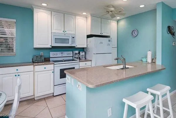$389,000 | 805 East Gulf Drive, Unit 5D, Sanibel, FL 33957