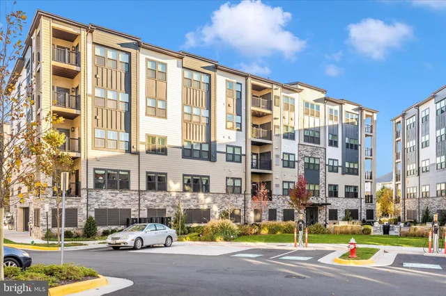 $520,000 | 12865 Mosaic Pk Way, Unit 3J, Herndon, VA 20171