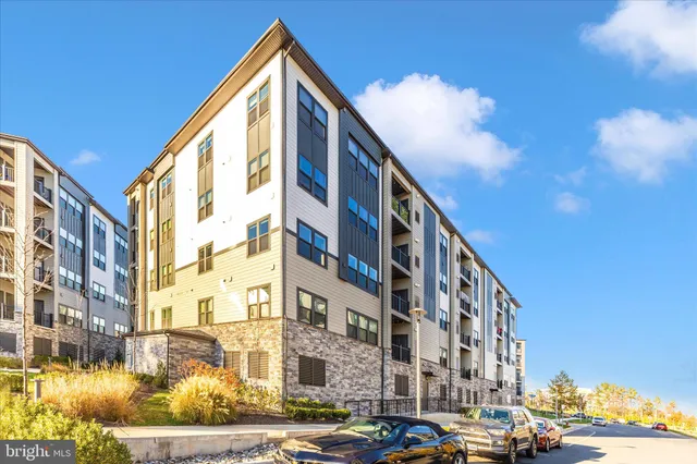 $520,000 | 12865 Mosaic Pk Way, Unit 3J, Herndon, VA 20171