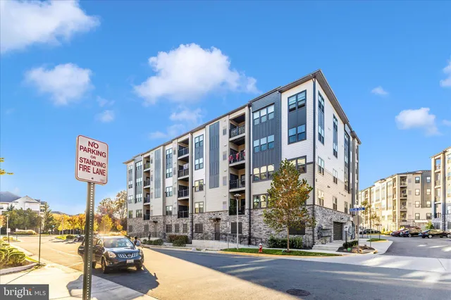 $520,000 | 12865 Mosaic Pk Way, Unit 3J, Herndon, VA 20171