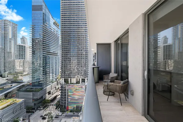 $470,000 | 55 Southwest 9th Street, Unit 2109, Miami, FL 33130