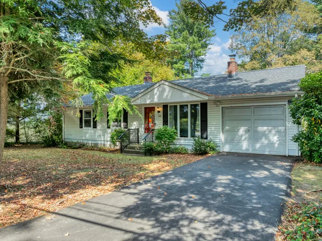 $375,000 | 148 Glenwood Road, Clinton, CT 06413