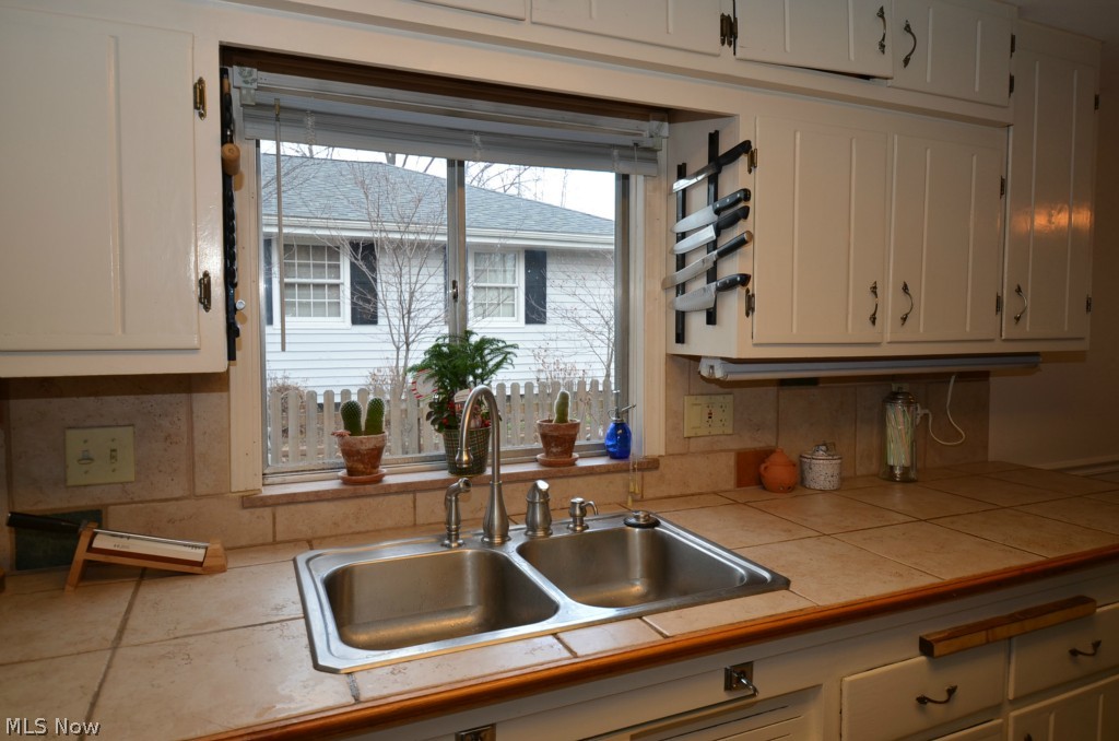 258 Sunset Road Avon Lake, OH 44012 - Photo 7 of 25 Gallery Image 7