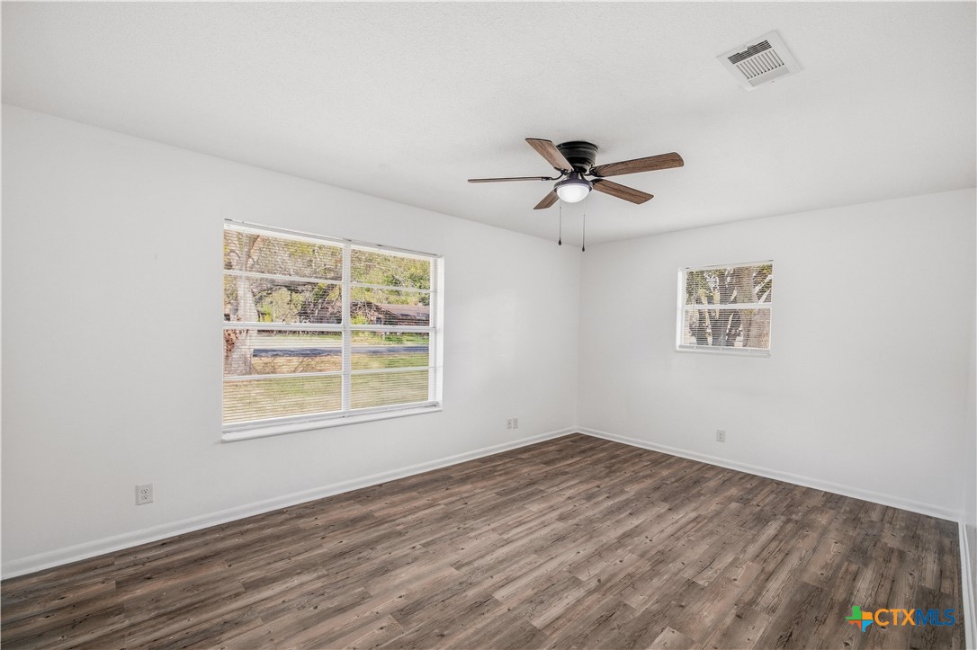 302 Brooks Road Victoria, TX 77904 - Photo 17 of 27 Gallery Image 17