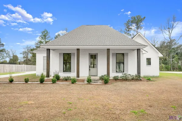 $449,500 | 7270 Riverbank Drive, Denham Springs, LA 70706